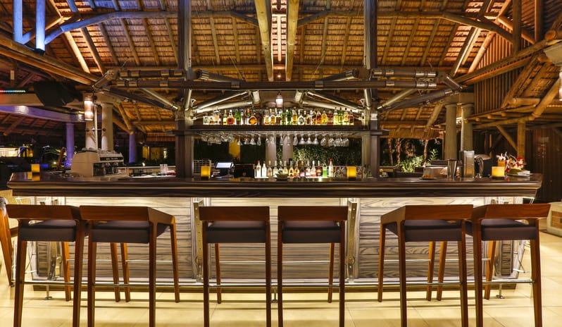 Dolphin Bar - Night